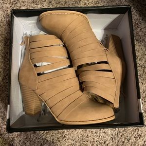 Mi.im Beige / Tan Heeled Ankle Booties